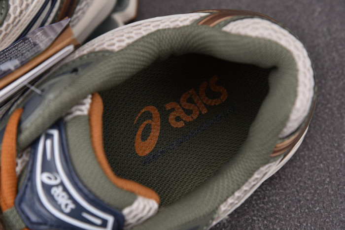 As*ic*s gel kayano 14 