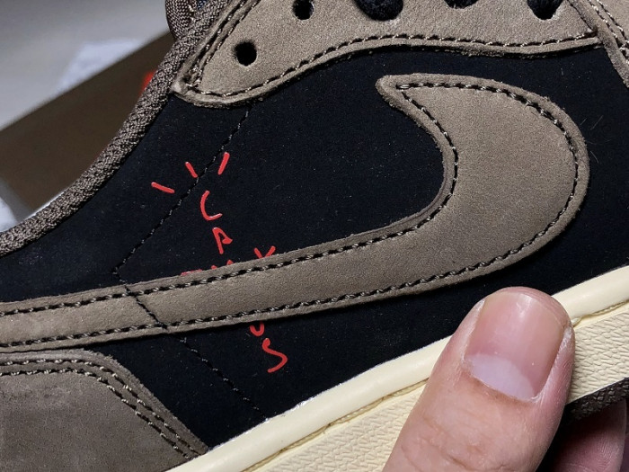 travis scott x air jordan 1 low cq4277-001