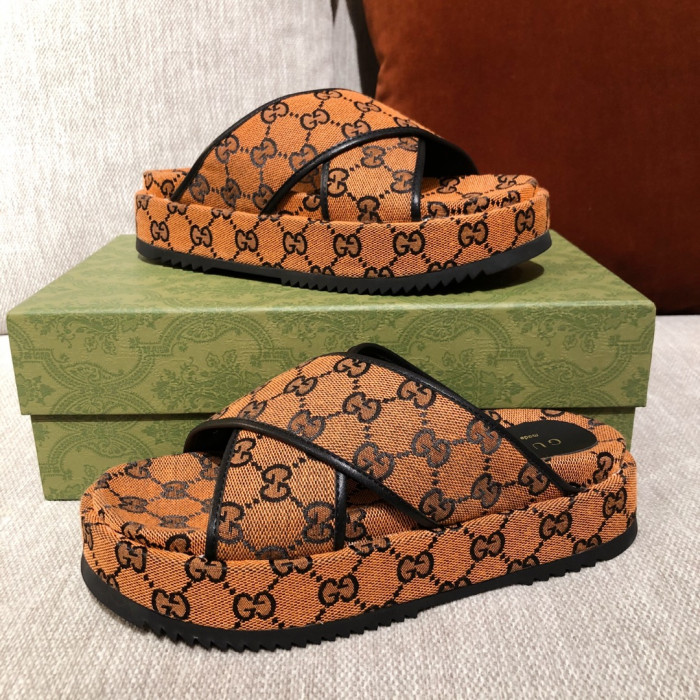 G*u*i slippers