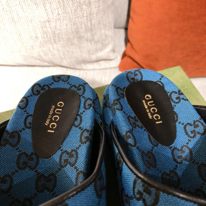 G*u*i slippers