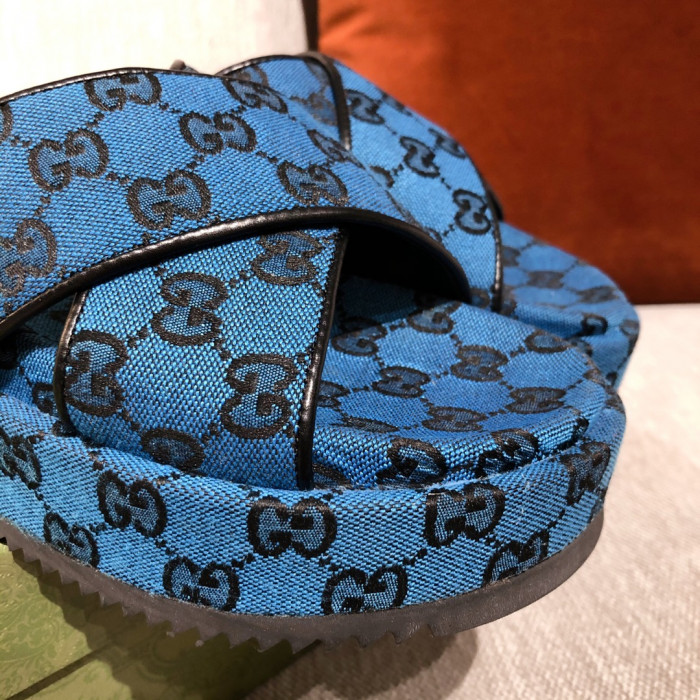 G*u*i slippers