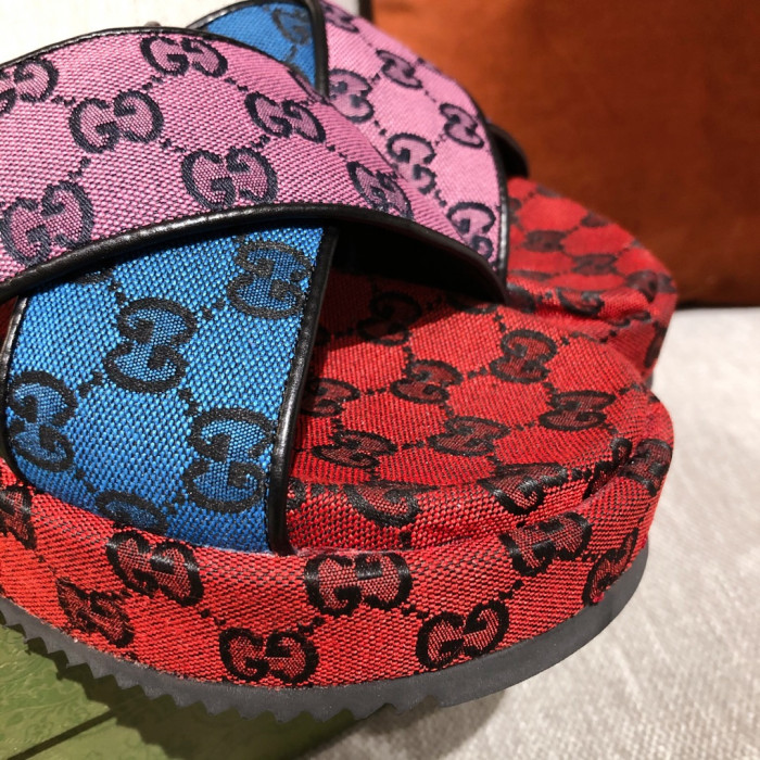 G*u*i slippers