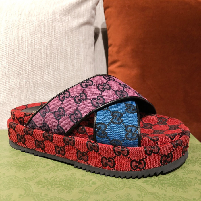 G*u*i slippers