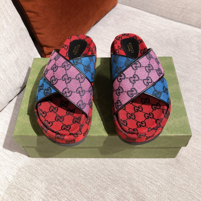G*u*i slippers
