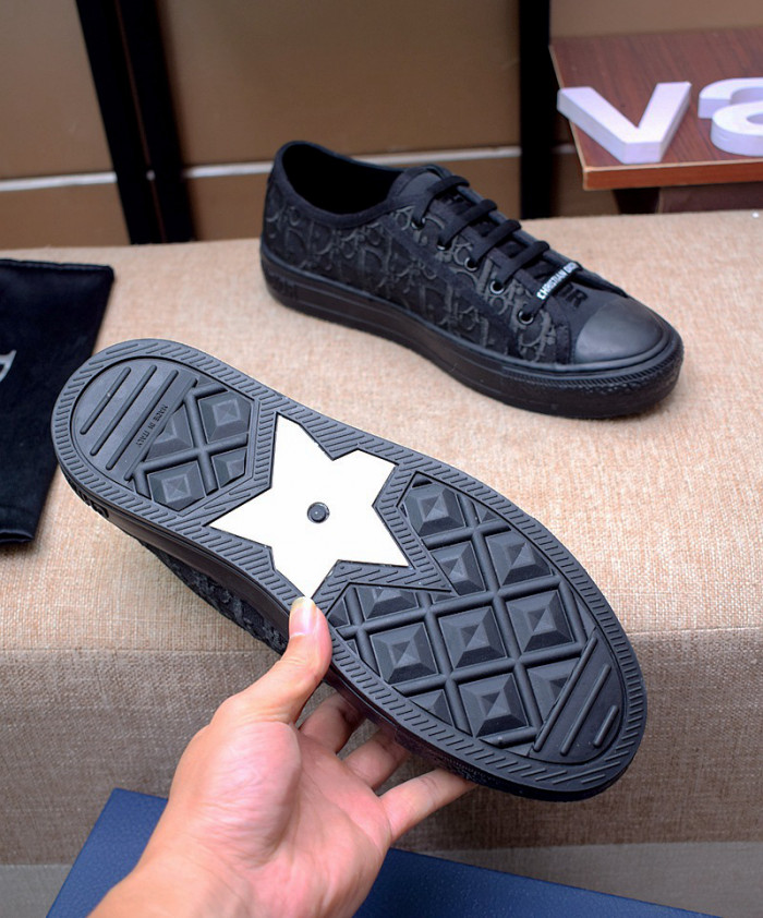 d10r b23 oblique low top sneaker