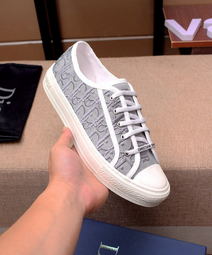 d10r b23 oblique low top sneaker