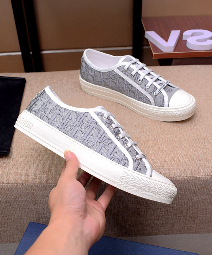 d10r b23 oblique low top sneaker