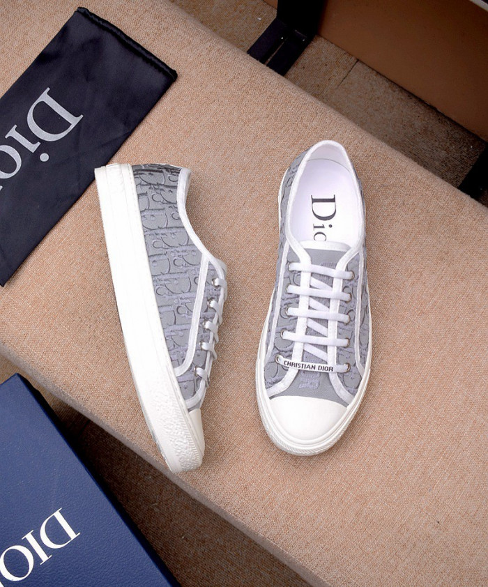 d10r b23 oblique low top sneaker