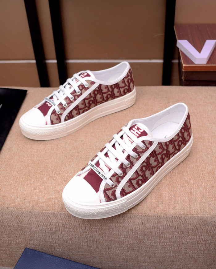 d10r b23 oblique low top sneaker