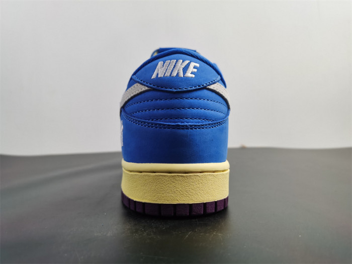 undefeated’s “dunk vs. af-1” collection grows with this snakeskin-dressed   dh6508-400