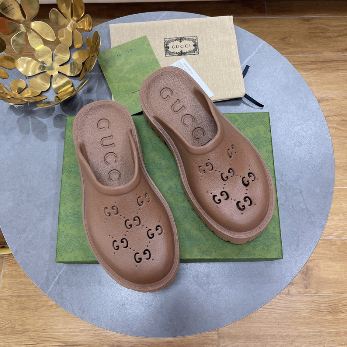 G*u*i slippers