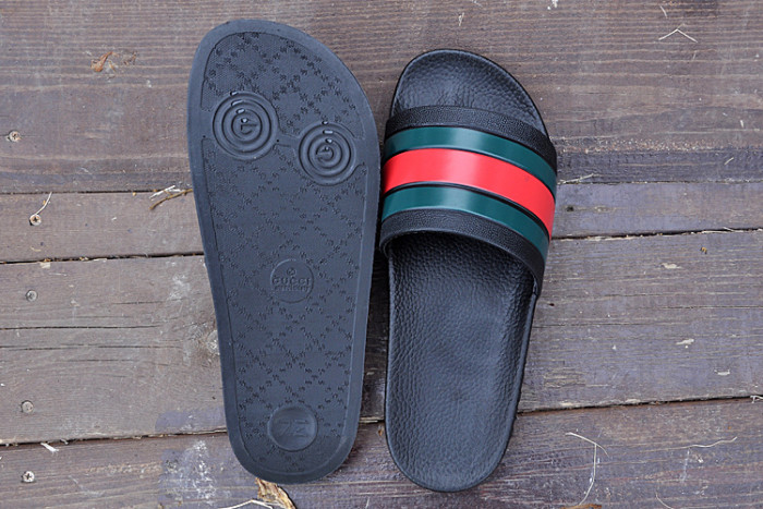 G*u*i slippers