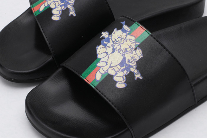 G*u*i slippers