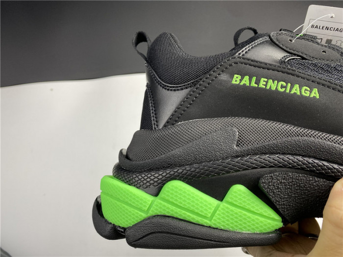 blcg sneaker triple.s.gomma  black and green 524039 w2pw1 4881