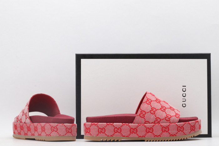 G*u*i slippers