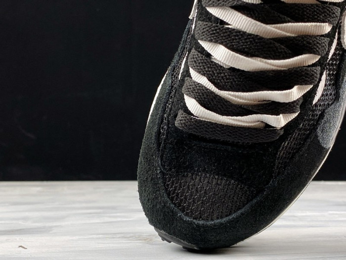 nike vaporwaffle sacai black white - cv1363-001