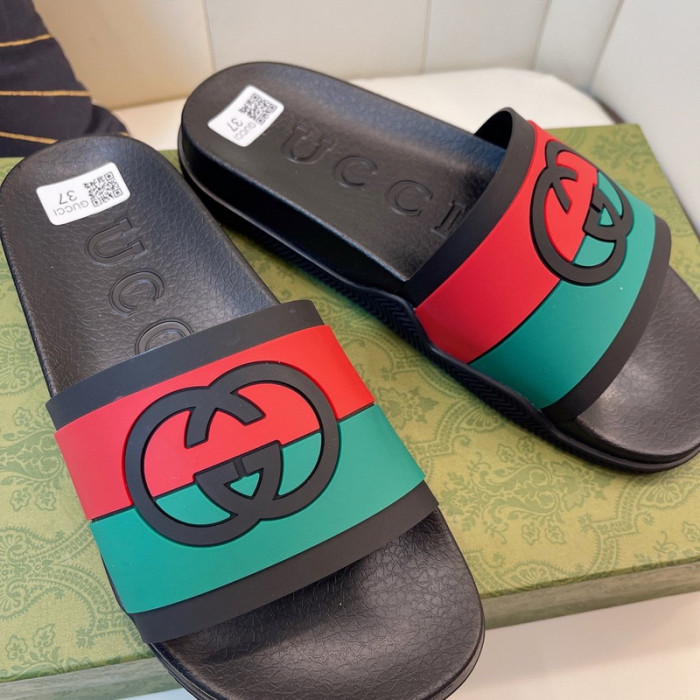 G*u*i slippers