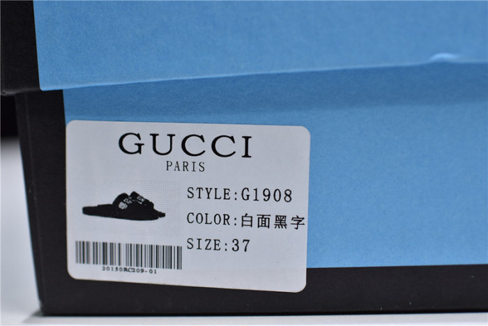 G*u*i slippers
