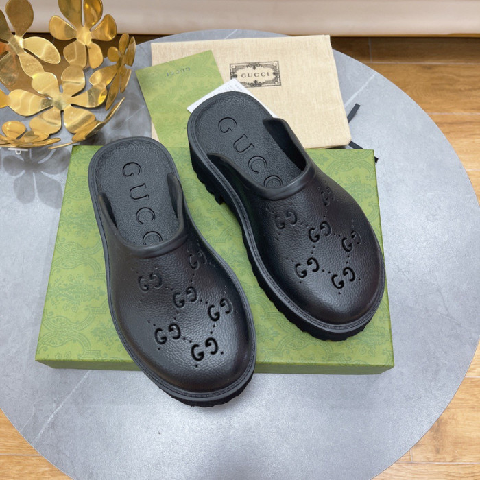 G*u*i slippers