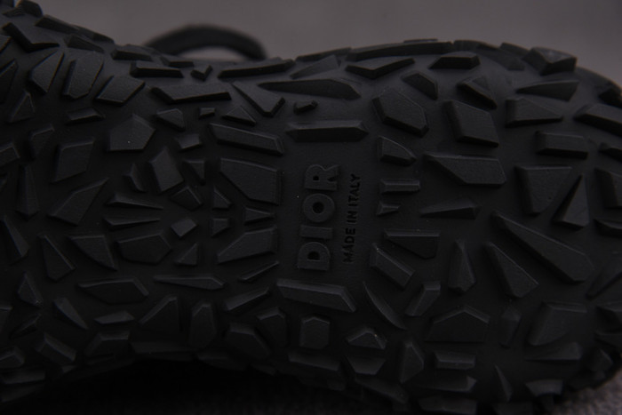 d10r b28  oblique low top sneaker