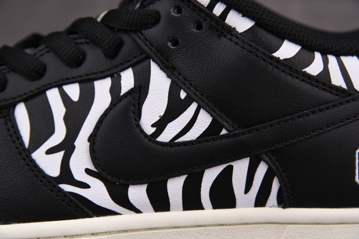quartersnacks x nike sb dunk low zebra dm3510-001