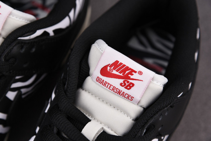 quartersnacks x nike sb dunk low zebra dm3510-001