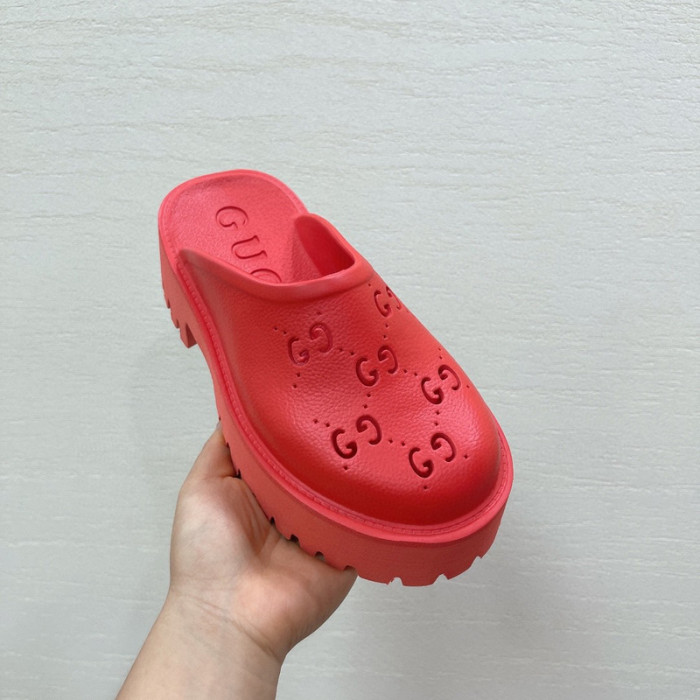 G*u*i slippers