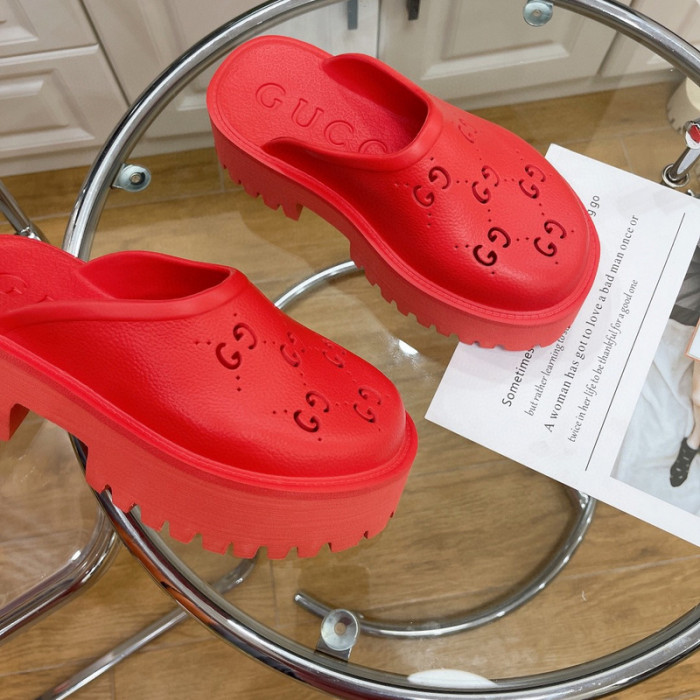 G*u*i slippers