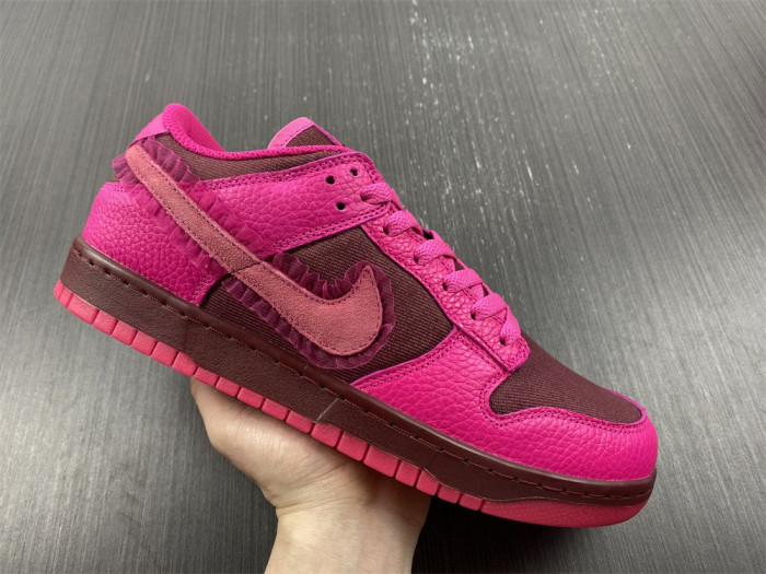 nike dunk low “valentine