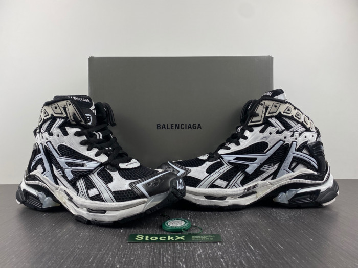 Ba*len*cia*ga -runner