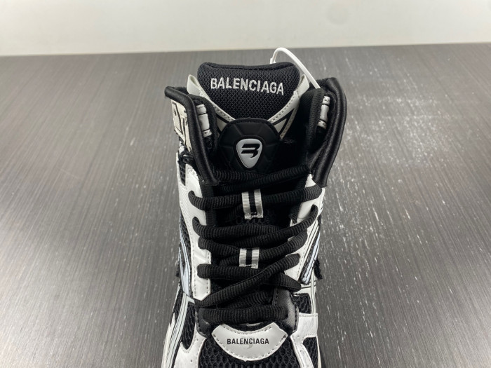 Ba*len*cia*ga -runner