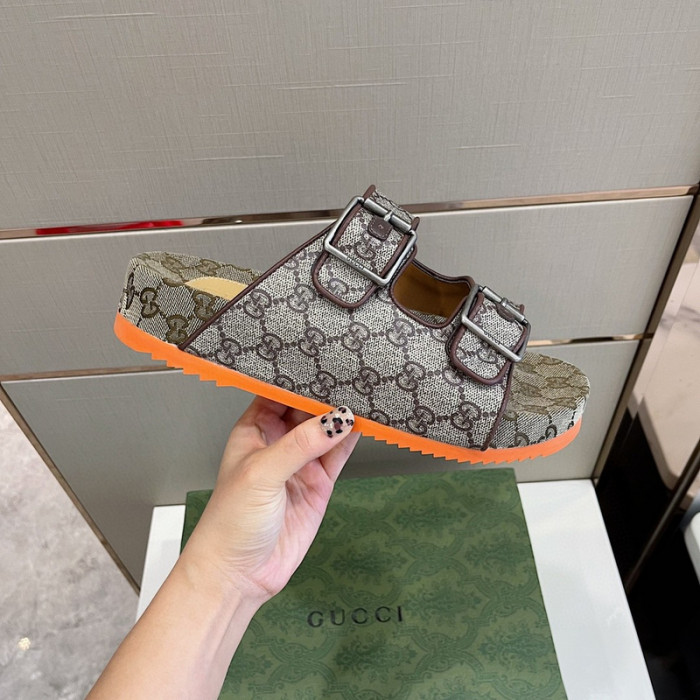 G*u*i slippers