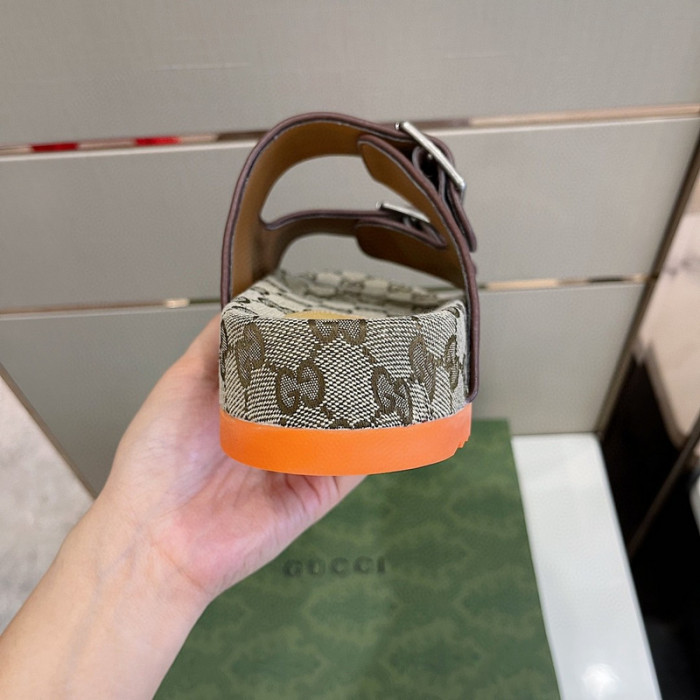 G*u*i slippers