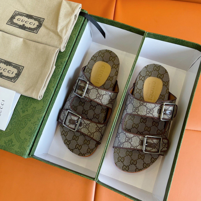 G*u*i slippers