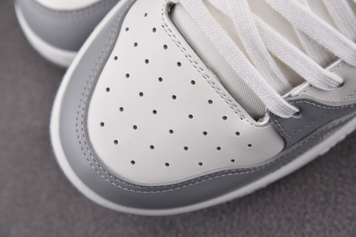d10r b57 sneaker