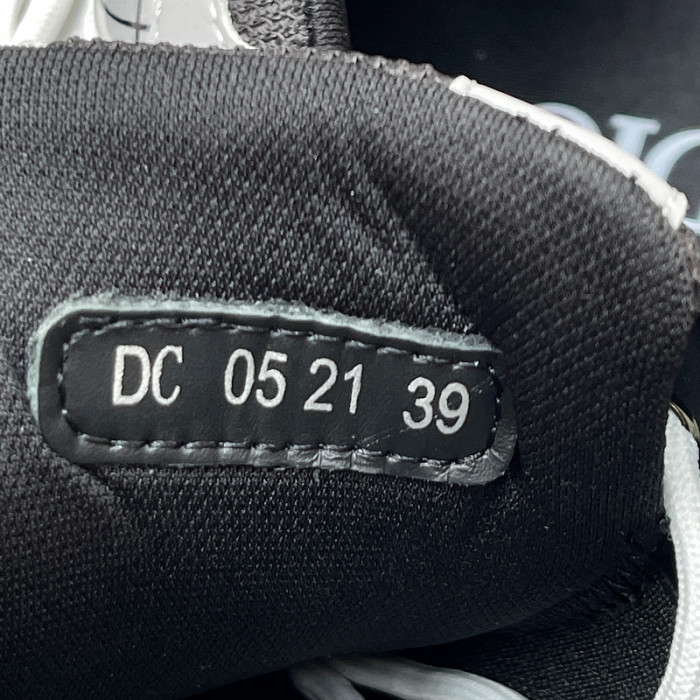 b30 sneaker