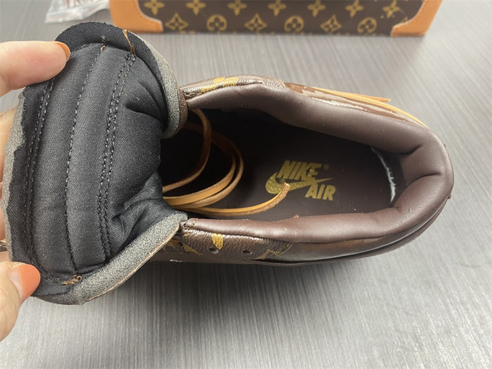 air jordan 1 ofw-louiv low  (with case)