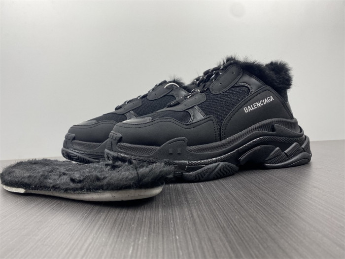 blcg sneaker triple.s.