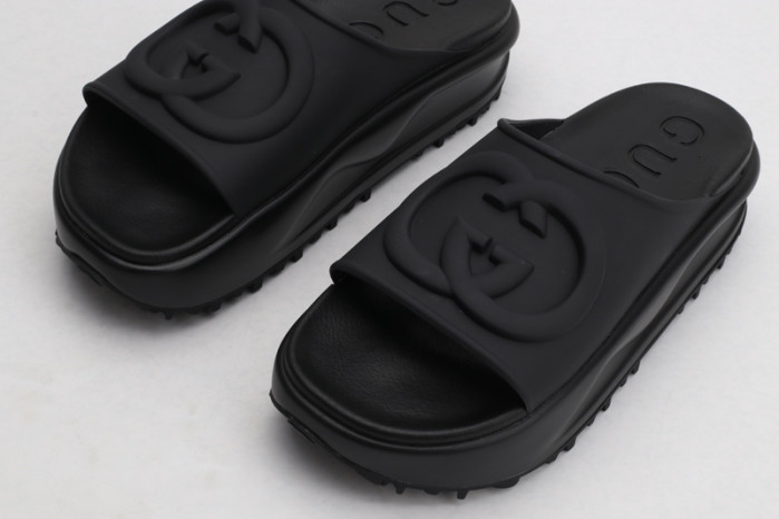 G*u*i slippers