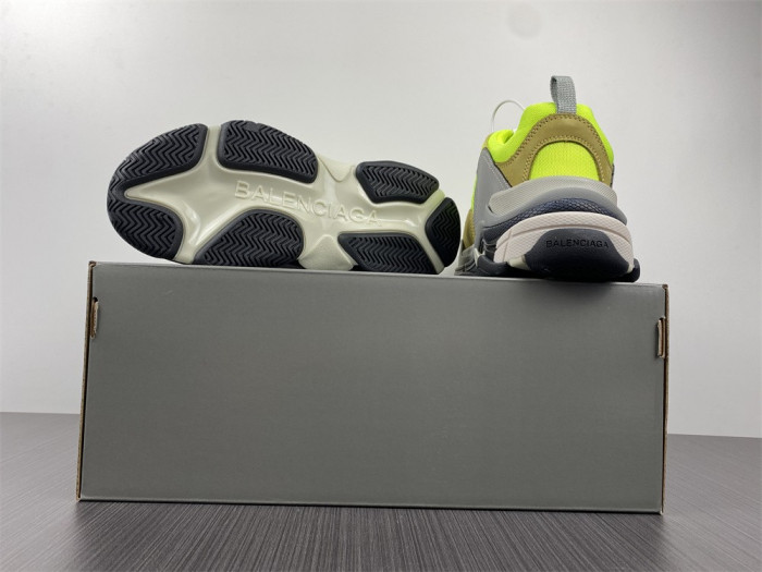 blcg sneaker triple.s.