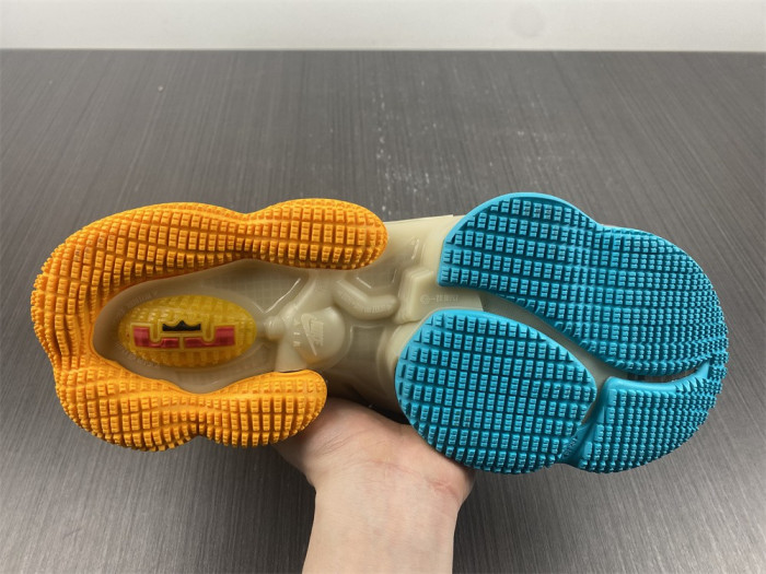 nike lebron 19 minneapolis lakers  dc9341-200