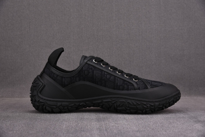 d10r b28  oblique low top sneaker