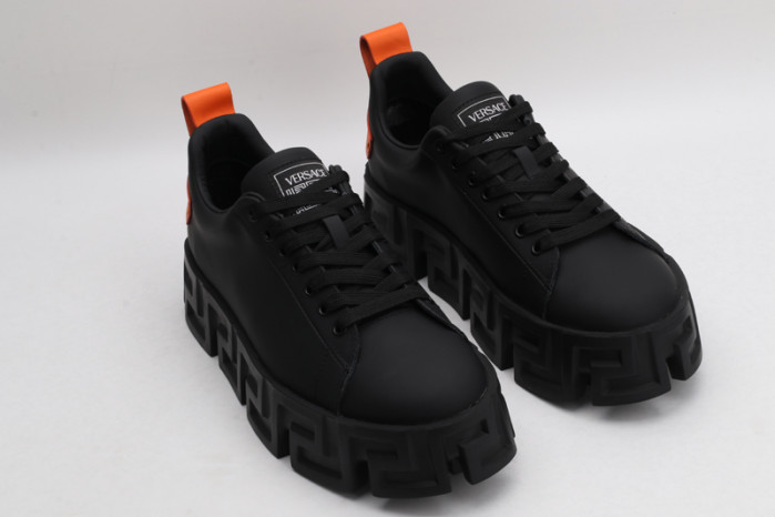 vers sneakers