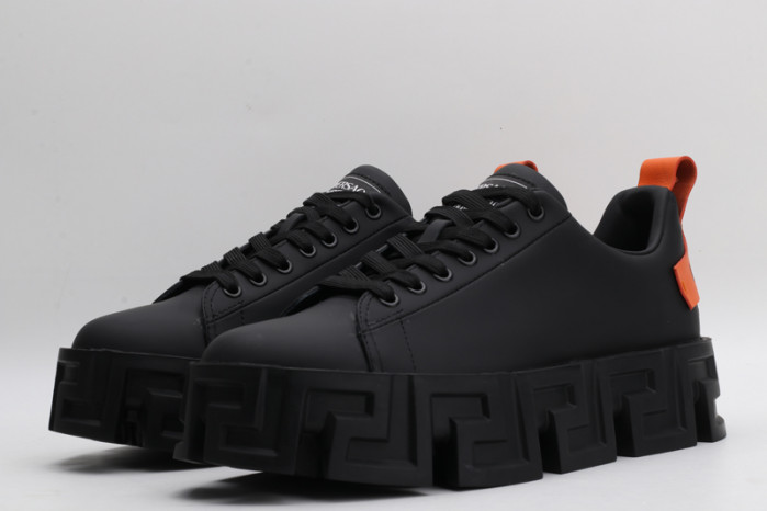 vers sneakers