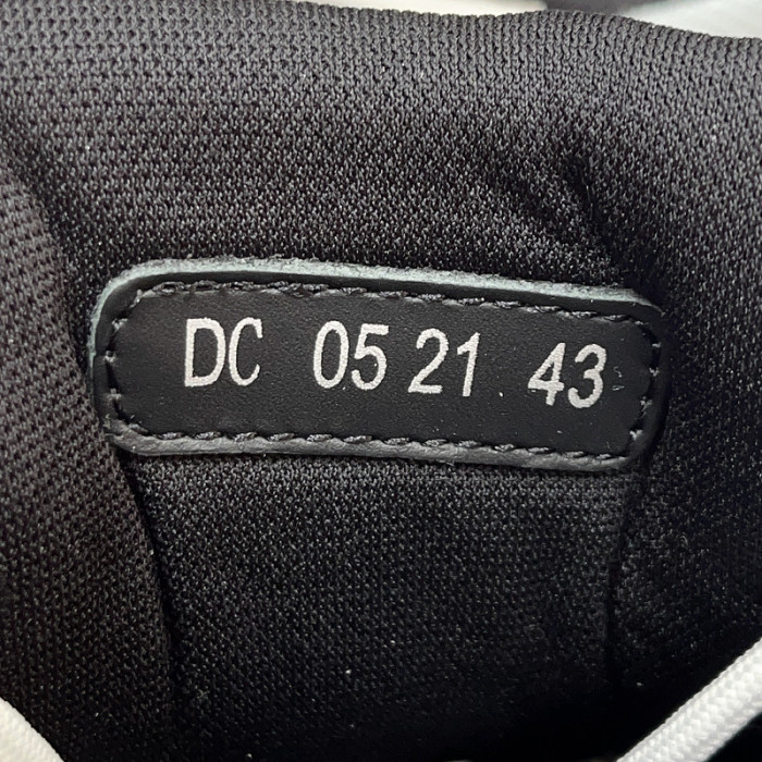b30 sneaker