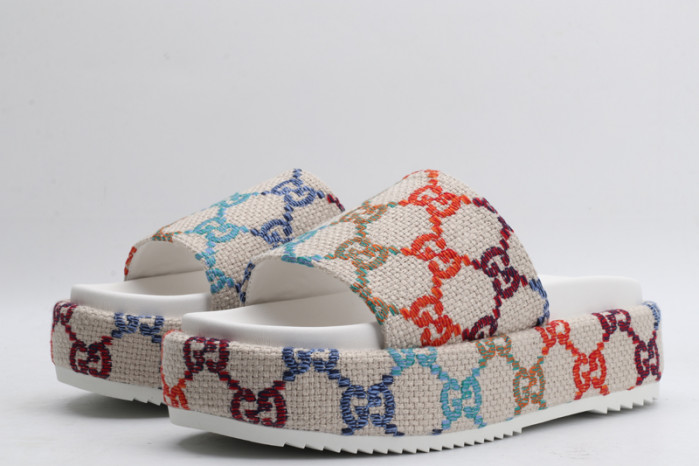 G*u*i slippers