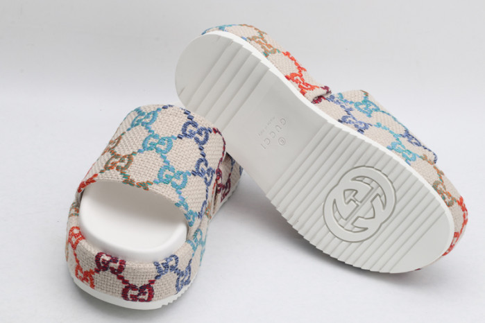 G*u*i slippers