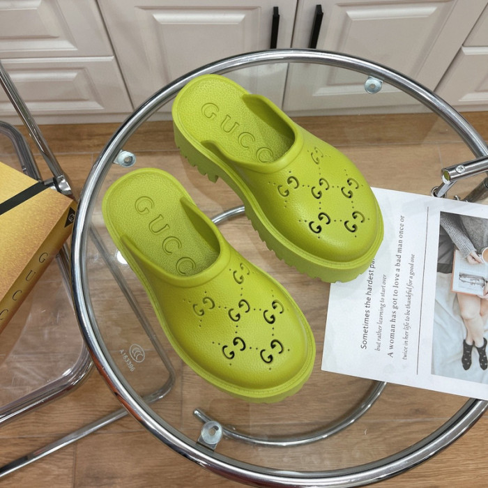 G*u*i slippers