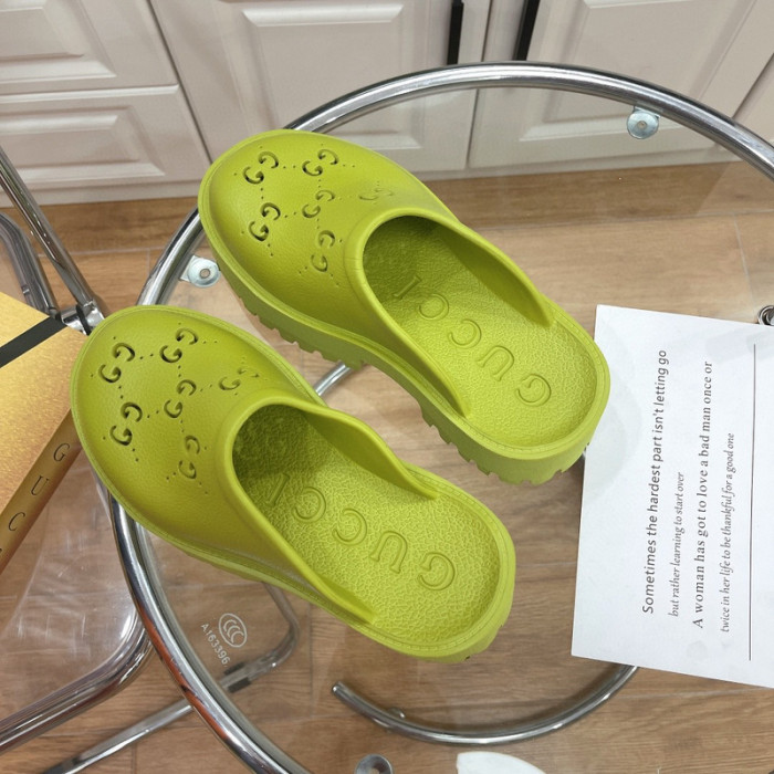G*u*i slippers