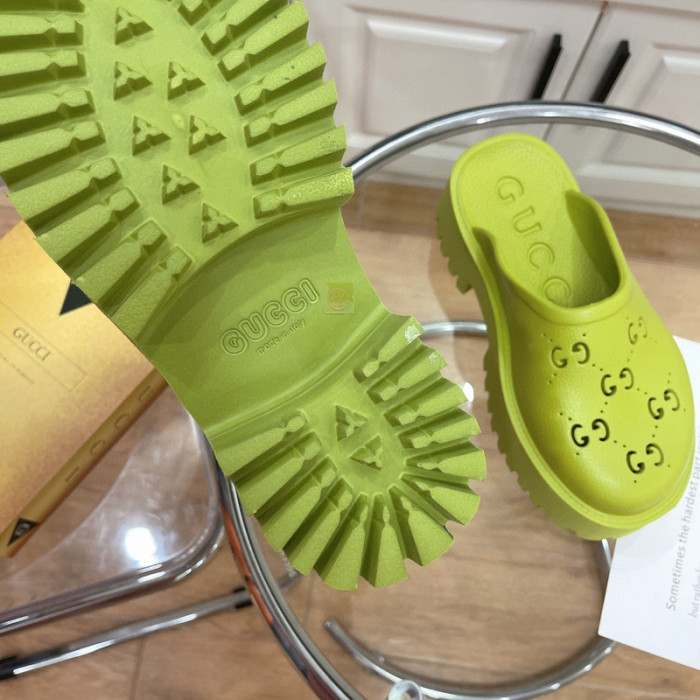 G*u*i slippers